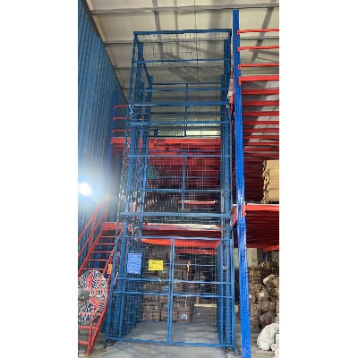 導軌式升降設備